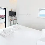 Amazing Apartment In Raito With Wifi