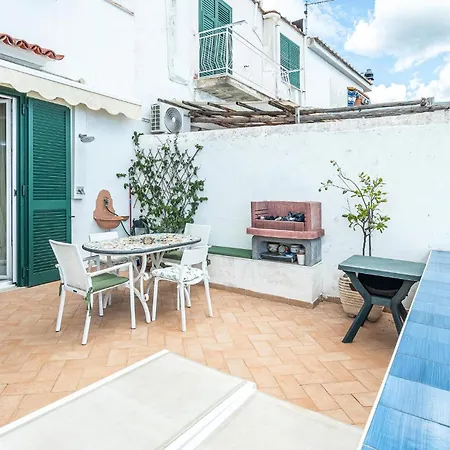 Apartament Amazing In Raito With Wifi Albori